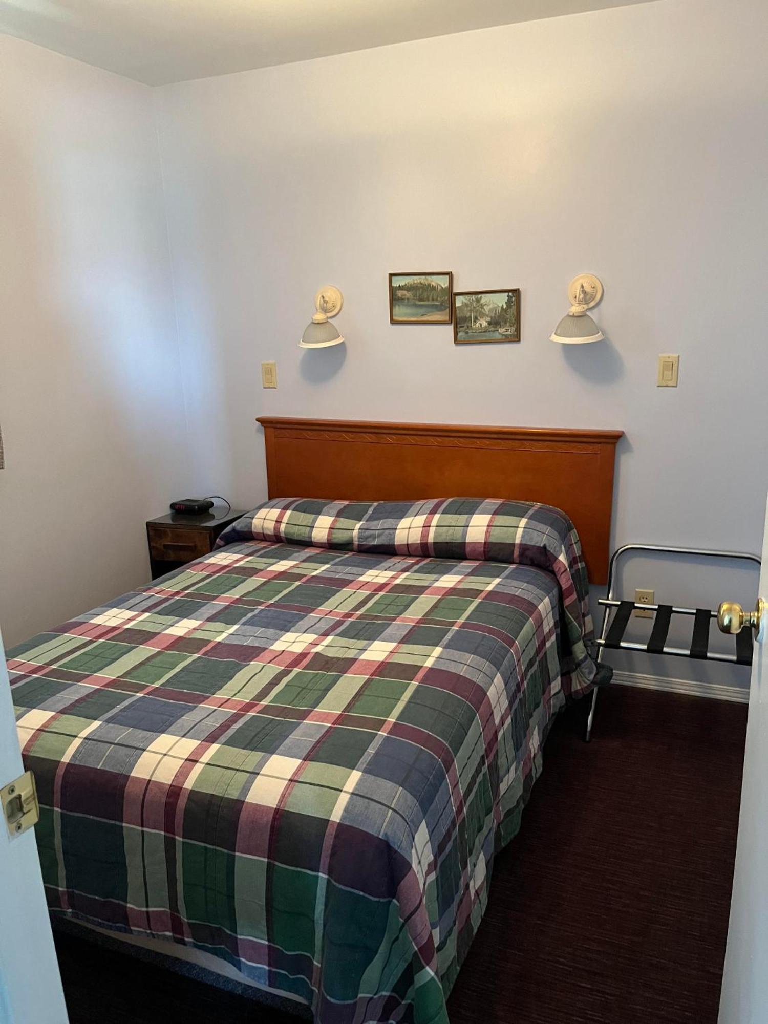 Bluebird Motel Claresholm Kültér fotó