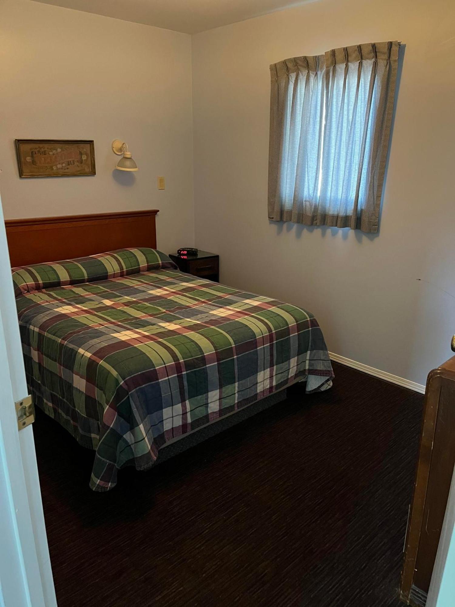 Bluebird Motel Claresholm Kültér fotó